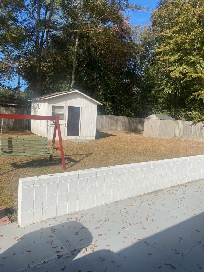 Building Photo - 214 Meadowbrook Dr