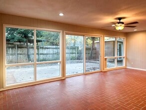 Building Photo - 1505 Ronne Dr