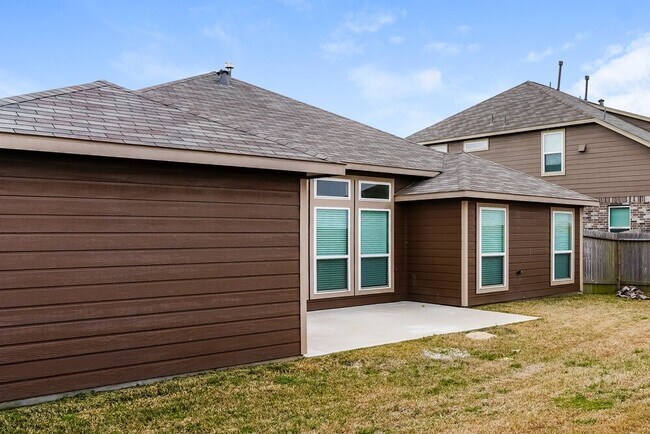 Building Photo - 1902 Walnut Green Cir