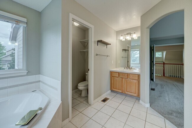 Building Photo - 4 bedroom, 5 bath hime with 3 car garage