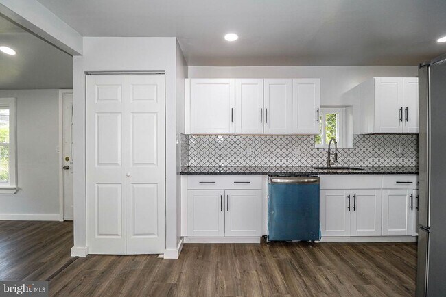 Building Photo - 12 Indigo Rd