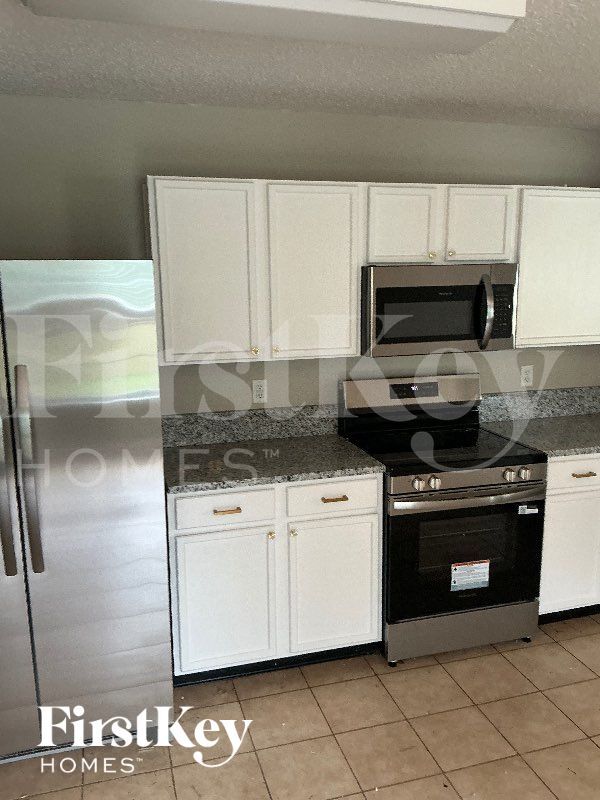 Building Photo - 8636 Aylesworth Dr