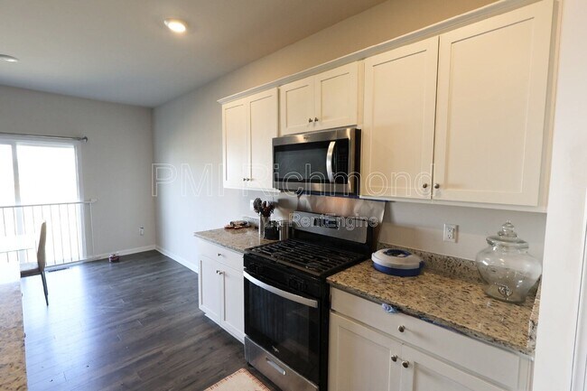 Building Photo - 7001 Batten Ct
