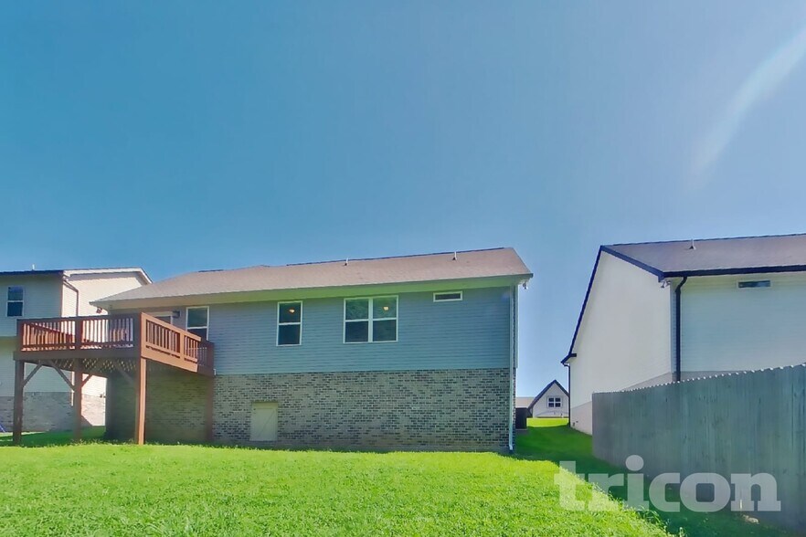 Building Photo - 341 Green Hills Dr