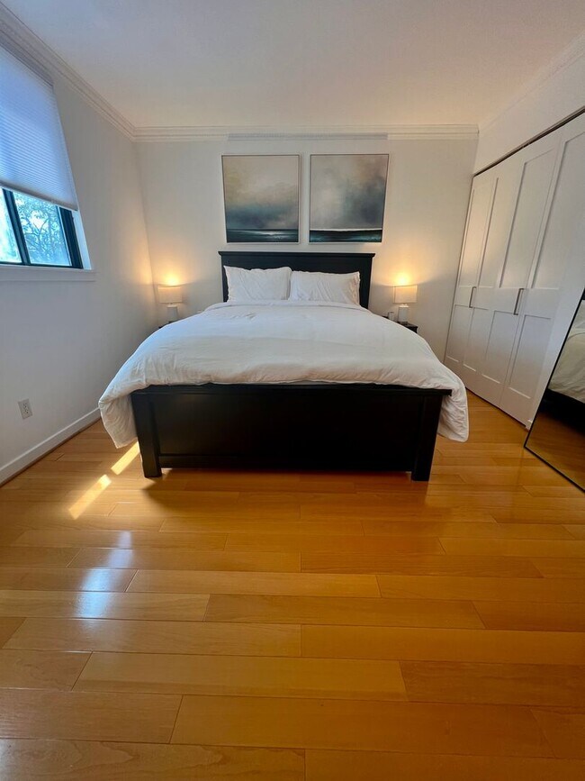 Building Photo - Luxurious 3-Bedroom Townhome in Fairmount!...