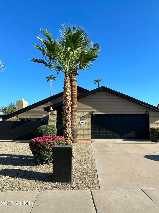 Building Photo - 2644 E Sylvia St