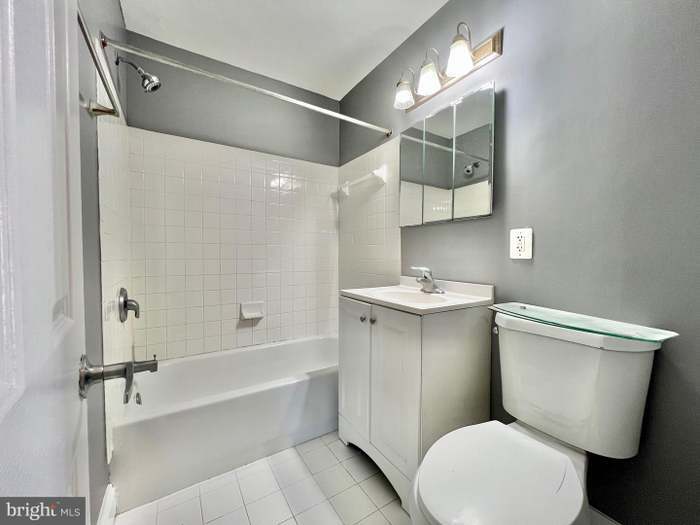 Building Photo - 1009 Chillum Rd