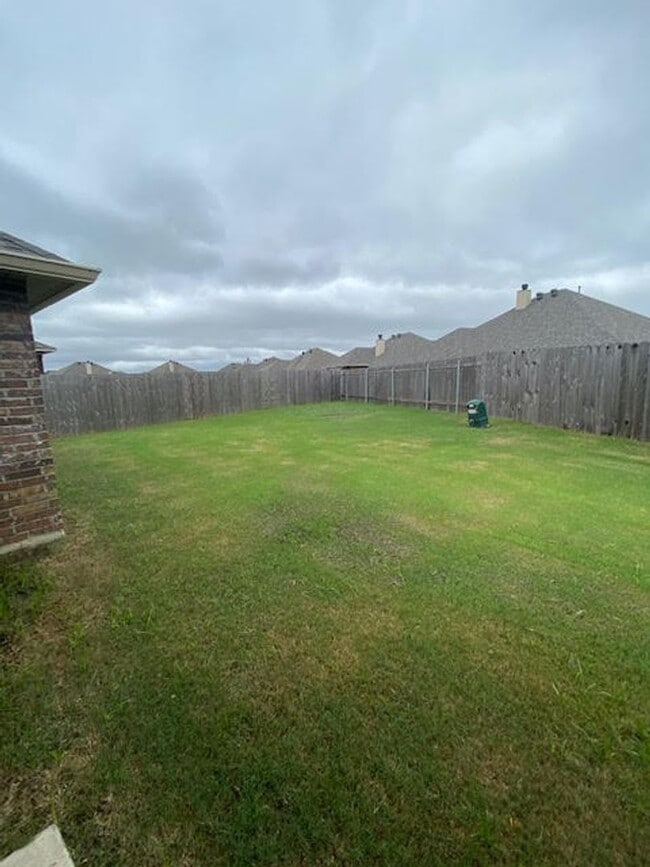 Building Photo - ****LEGACY***