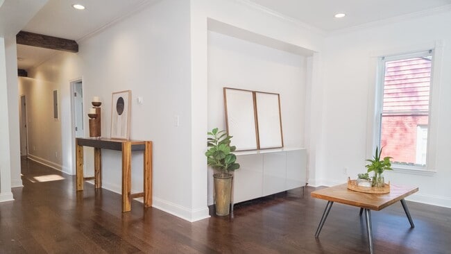Building Photo - Spacious 4/3.5 w/ Master on Main and Fully...