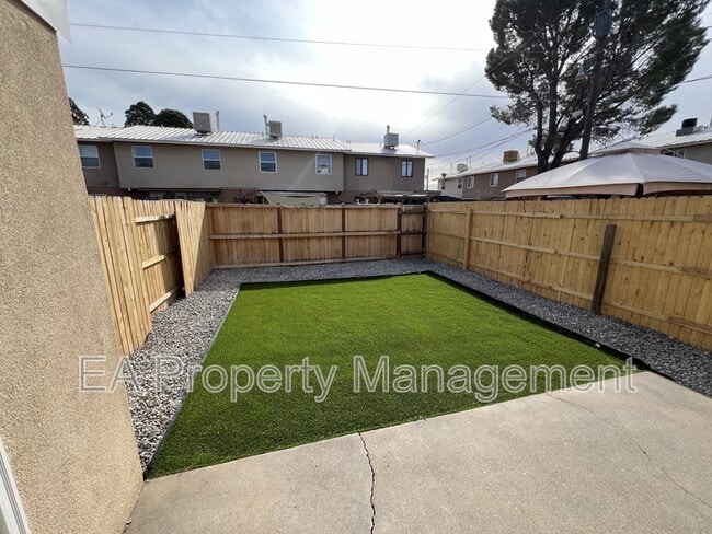 Building Photo - 6012 Calle Nueve NW