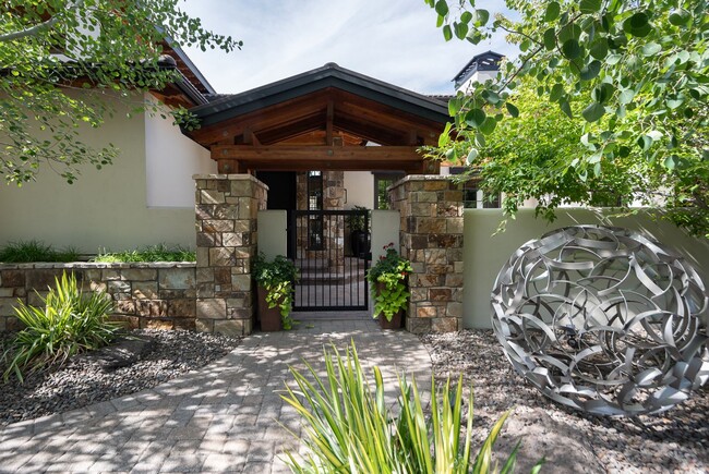 Building Photo - Stunning Furnished Estate in Pronghorn