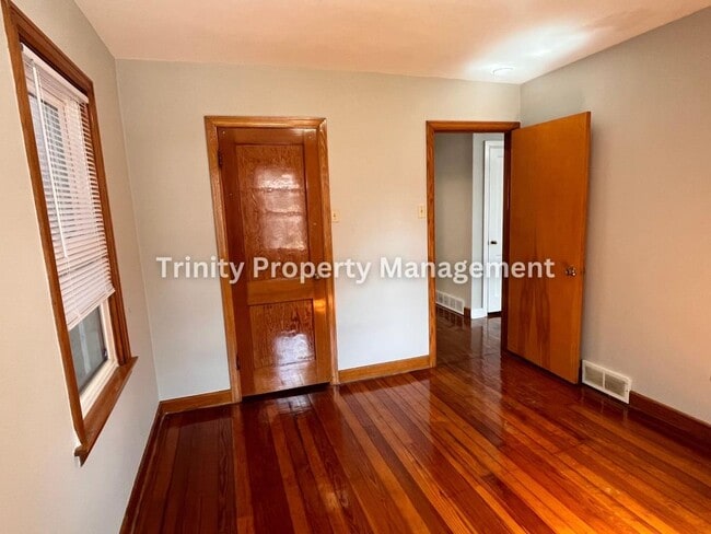 Building Photo - 2010 Hamill Ave