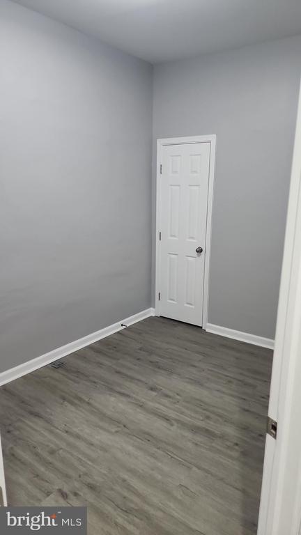 Building Photo - 805 N Kenwood Ave