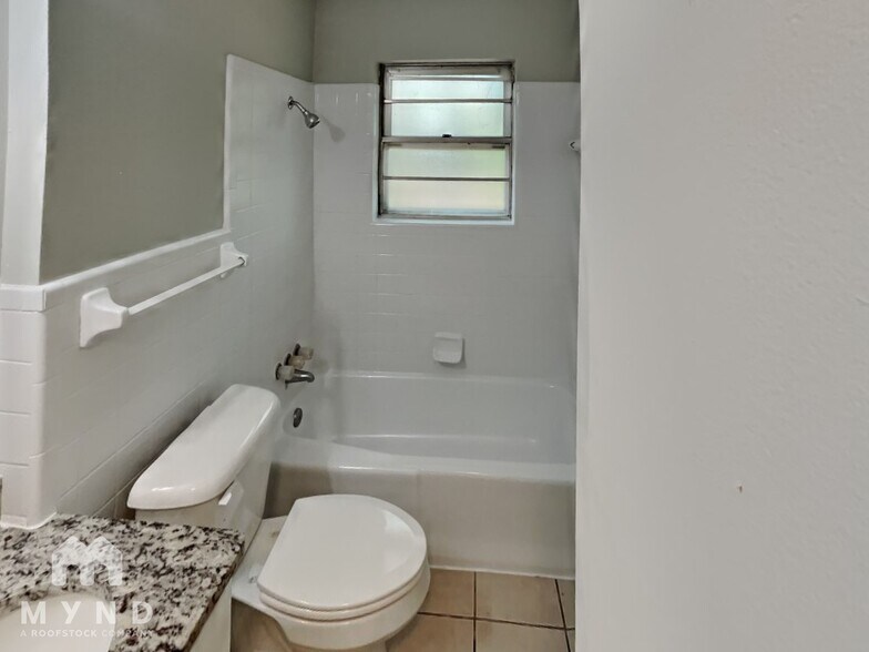 Building Photo - 2535 Eastbrook Dr