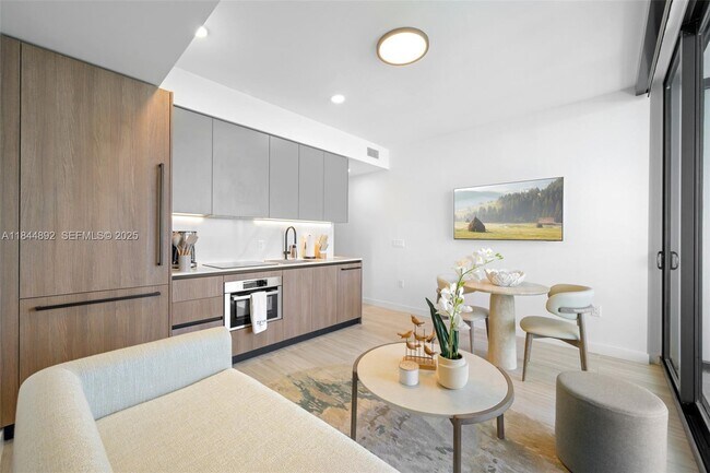 Building Photo - 580 72nd St