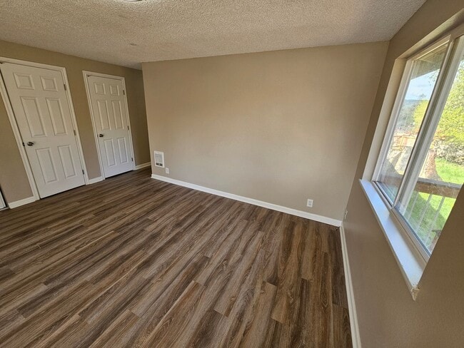 Building Photo - 2535-2537 Wilark Dr NW