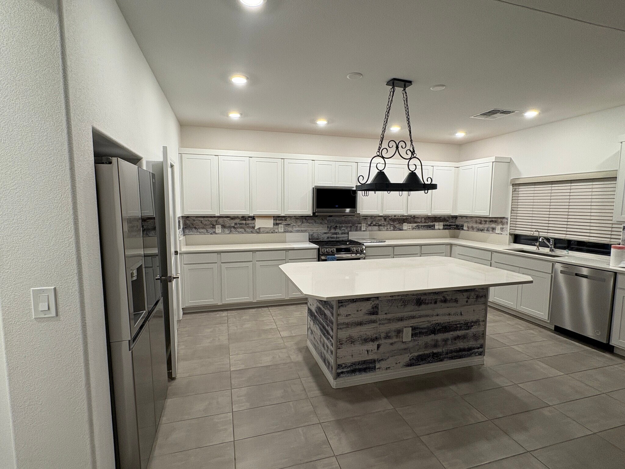 Kitchen - 657 Stone Hammer Ave