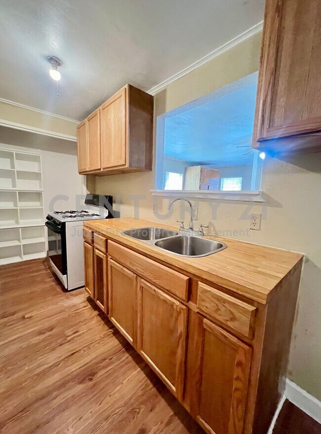 Building Photo - Charming 1/1 Apartment Near UNT Ready For Move-In!