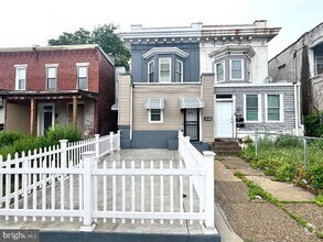 Building Photo - 1611 W Erie Ave