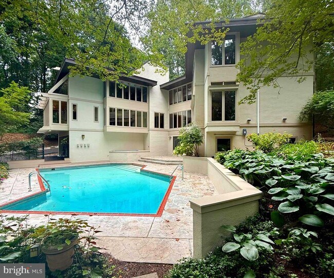 Building Photo - 1325 Darnall Dr