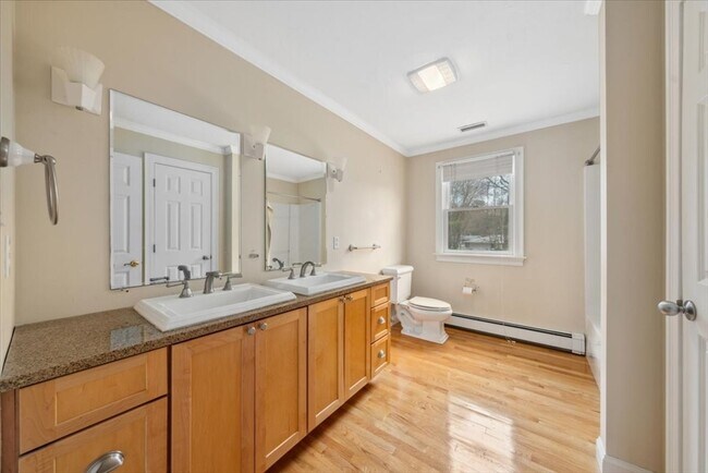 Building Photo - 1 Glenbrook Rd