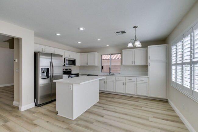 Building Photo - Beautiful 4-Bedroom Home Near Downtown Sum...