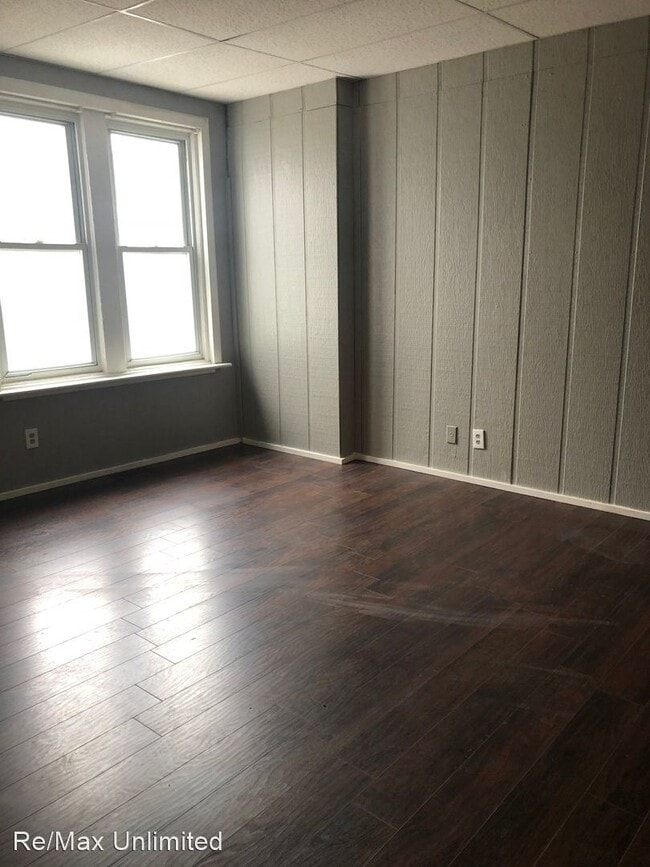Building Photo - 2 br, 1 bath House - 104 3rd Ave