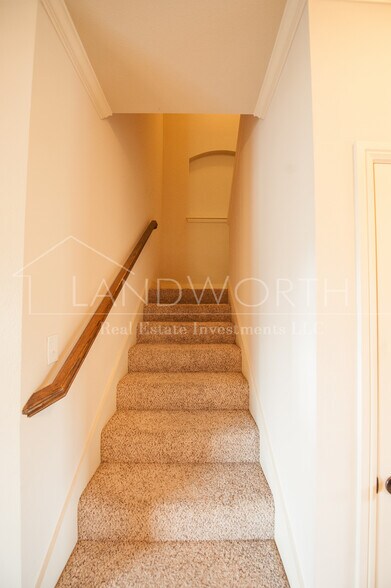 Stairs - 4624 Angus Dr