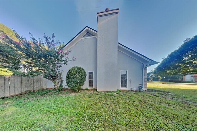 Building Photo - 11925 N Hickory Trace