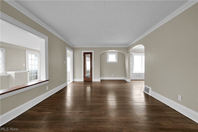 Building Photo - 11103 Lincoln Ave