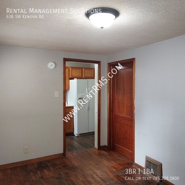 Building Photo - 638 SW Kenova Rd