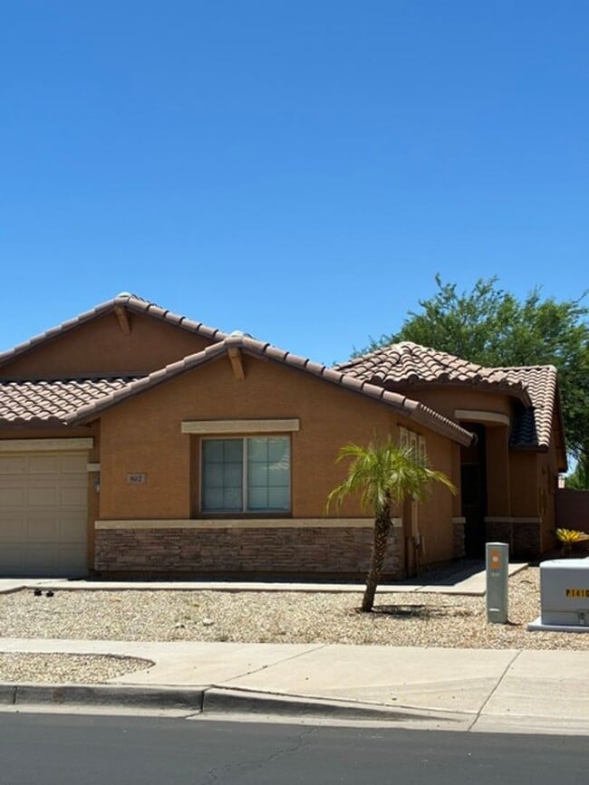 Building Photo - Spacious 4 Bedroom Home in Avondale!