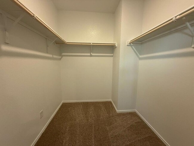 Building Photo - 561 Sormonne Lp