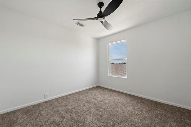 Building Photo - 16879 Mammoth Springs Dr