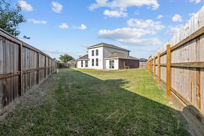 Building Photo - 3/2 Southside over 2000 sqft