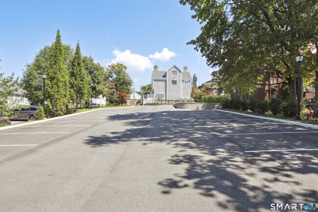 Building Photo - 138 Deer Hill Ave