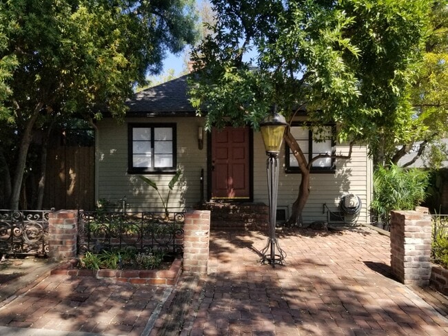 Building Photo - 4822 Grand Ave