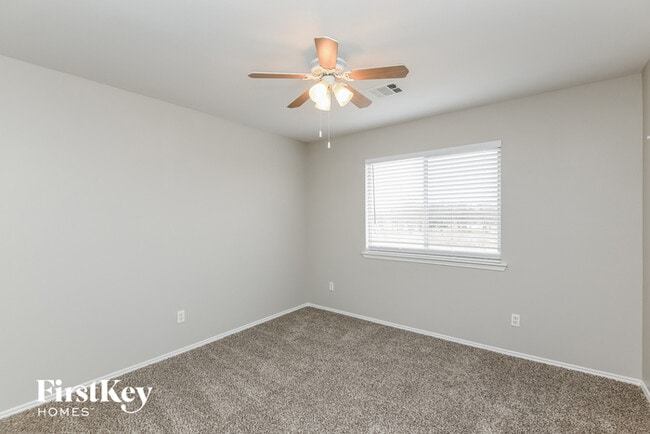 Building Photo - 828 Jockey Club Ln