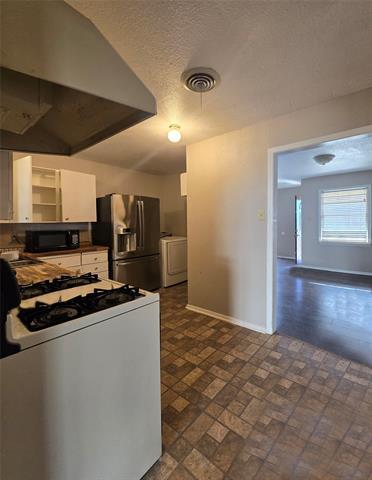 Building Photo - 8307 Bunche Dr