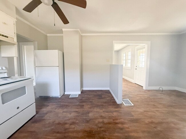 Building Photo - $200 off Move in Special | 3-Bedroom Home with Carport and Spacious Rooms Near Tennessee Tech & D...