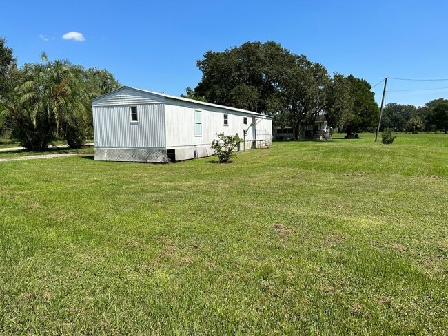 Building Photo - 3/2 Mobile Home  Dover