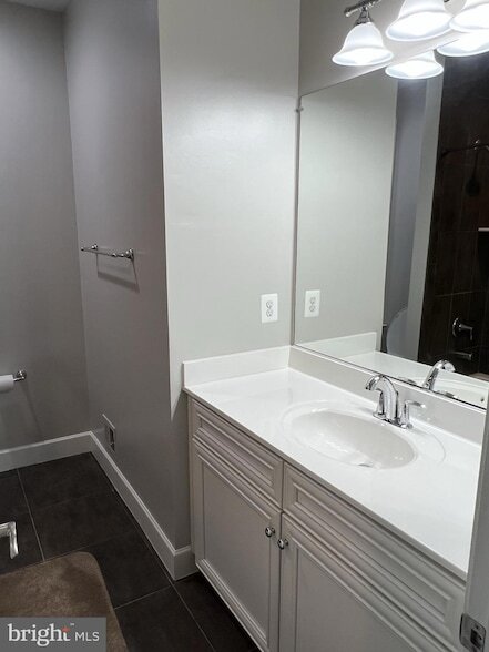 Building Photo - 4092 Sutherland Pl