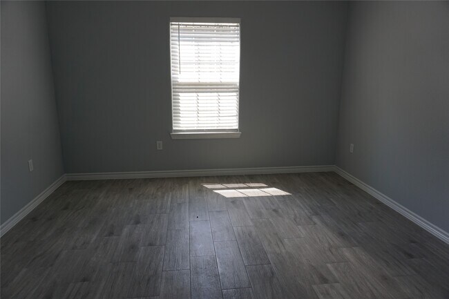 Building Photo - 11755 White Cedar St