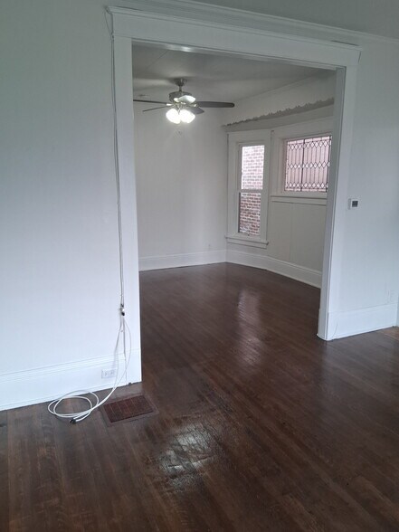 Building Photo - 690 E Utica St