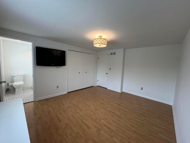 Building Photo - 4033 Ramblewood Dr
