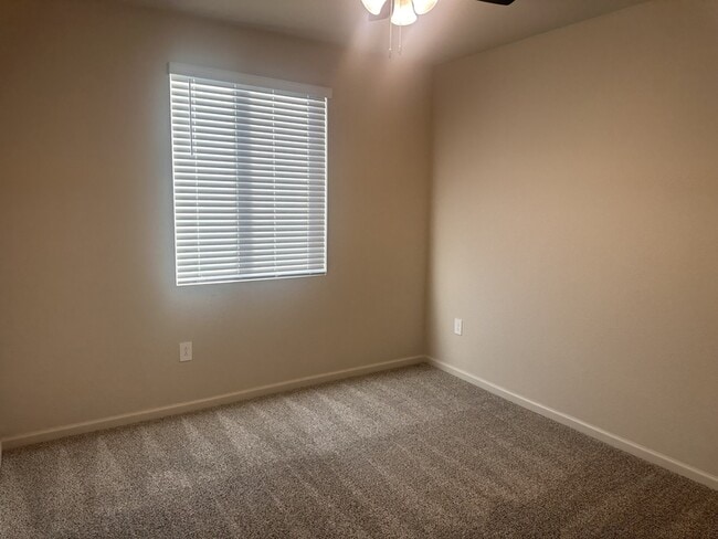 Building Photo - 1750 Yukon Territory Ave