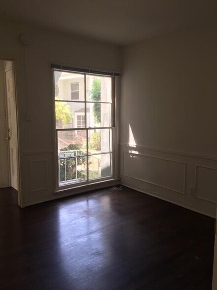Building Photo - 609 Kelton Ave