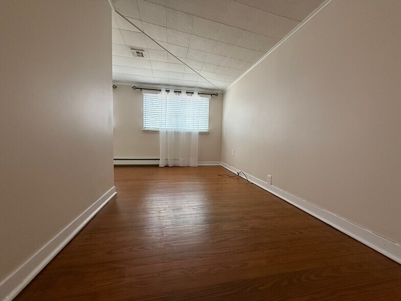 Building Photo - 590 Princeton Ave