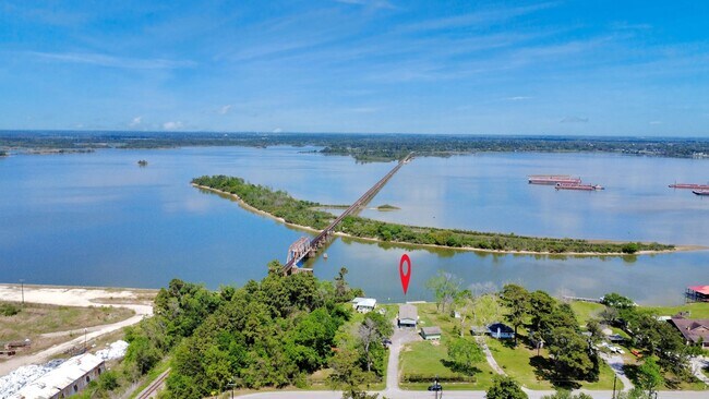 Building Photo - 17109 River Rd