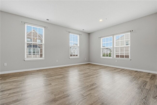 Building Photo - 202 Pointe View Dr